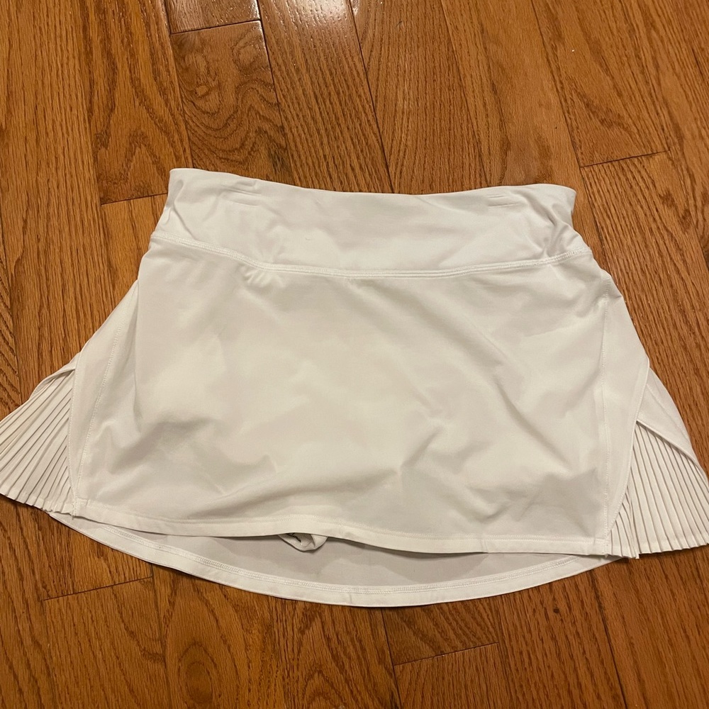 white lululemon play off the pleats tennis skirt size 4